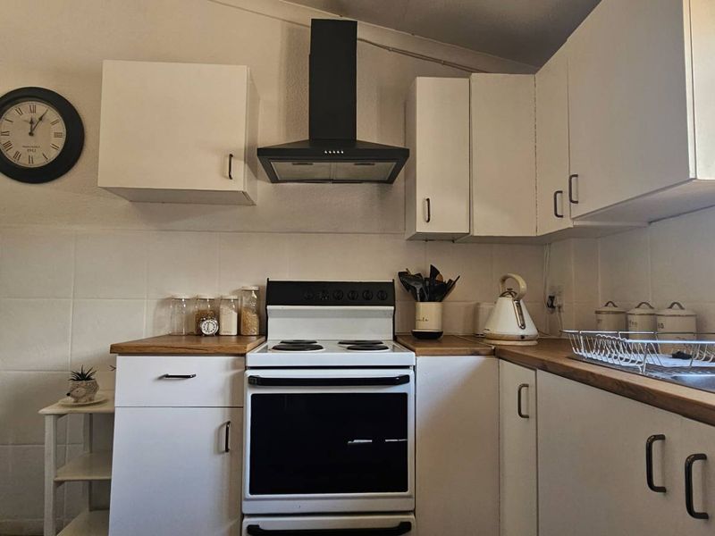 Start Fresh or Wind Down In This Private 2 Bed Paulshof Gem! - Photo 7