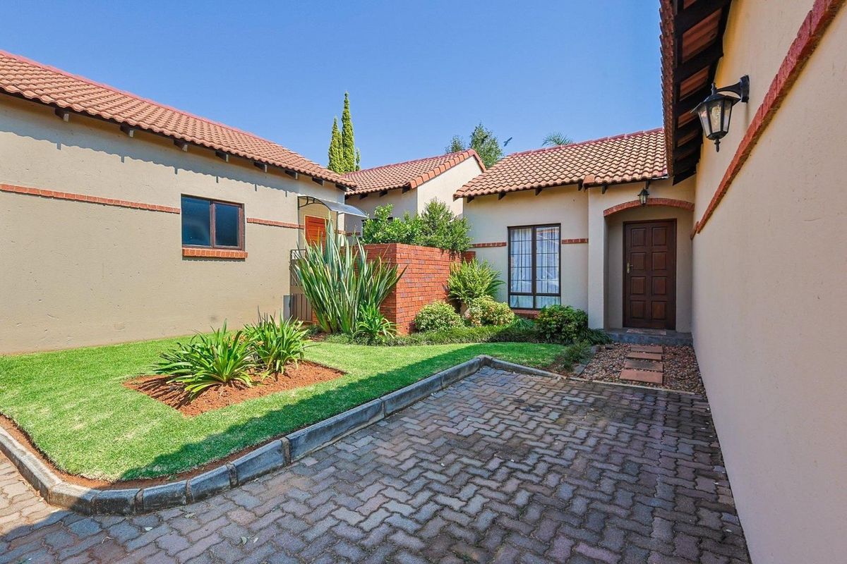 Ideal Investment or Lifestyle Opportunity in Security Complex within an estate in Moreleta Park - Photo 2
