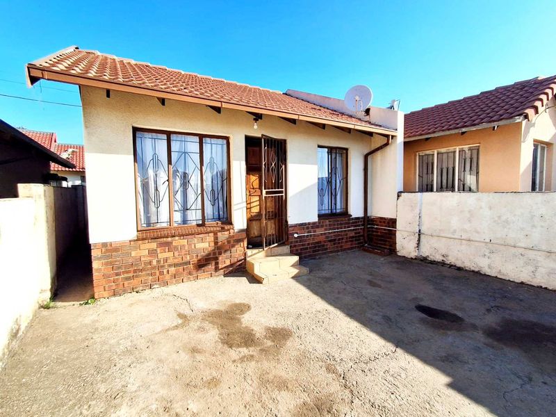 "An ideal residence is characterized by a generous expanse of land" - Photo 1
