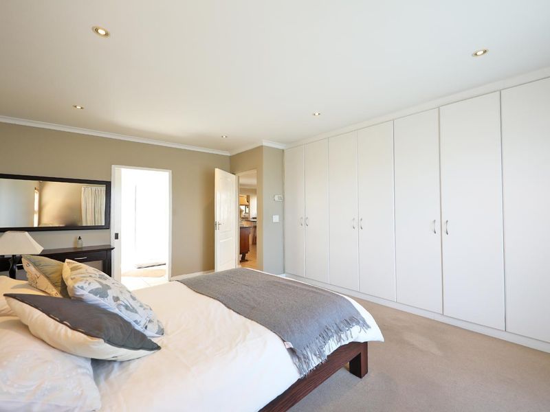 Lock up and go family home in the heart of Plattekloof. - Photo 10