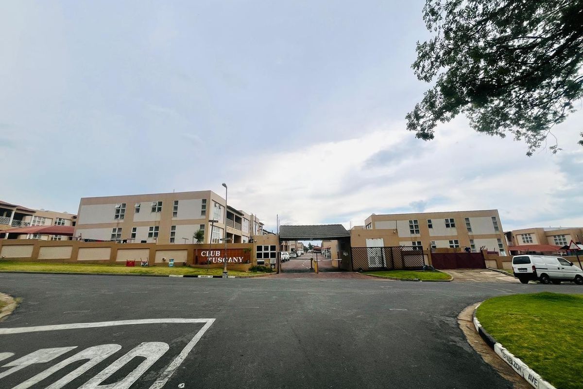 "Prime Location: Minutes from Schools, Shopping & Health! - Photo 2