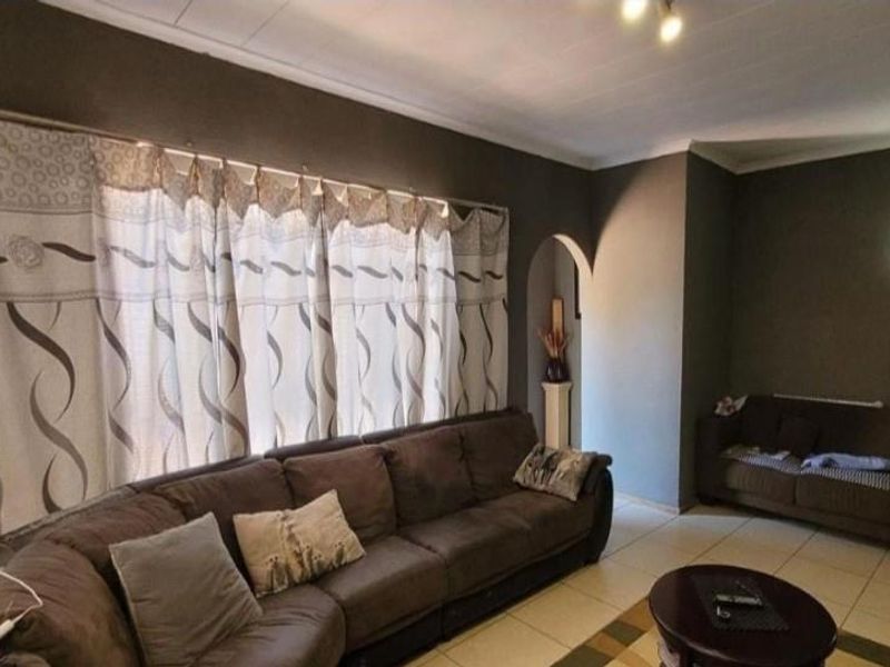 Priced to sell property - Photo 5