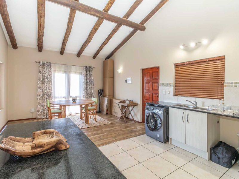Spacious unit walking distance from Hillfox - Photo 6