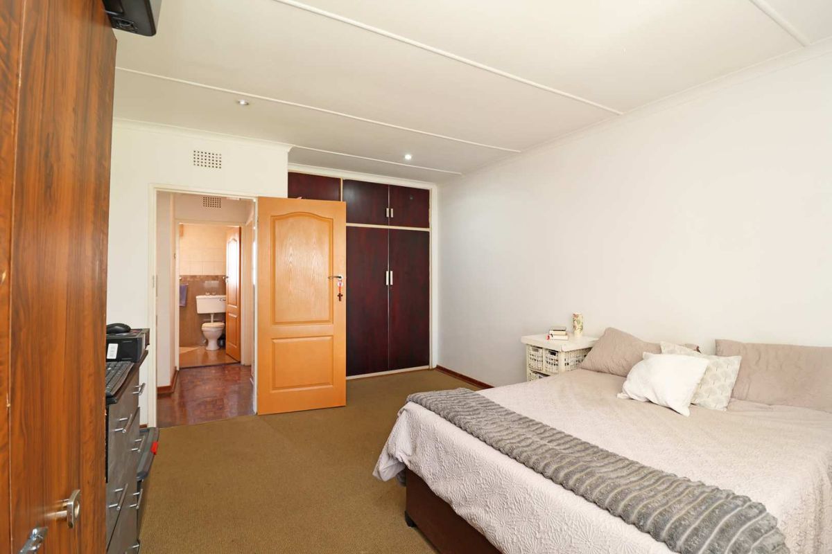 Modern First-Floor Gem with Garden Views - Photo 3