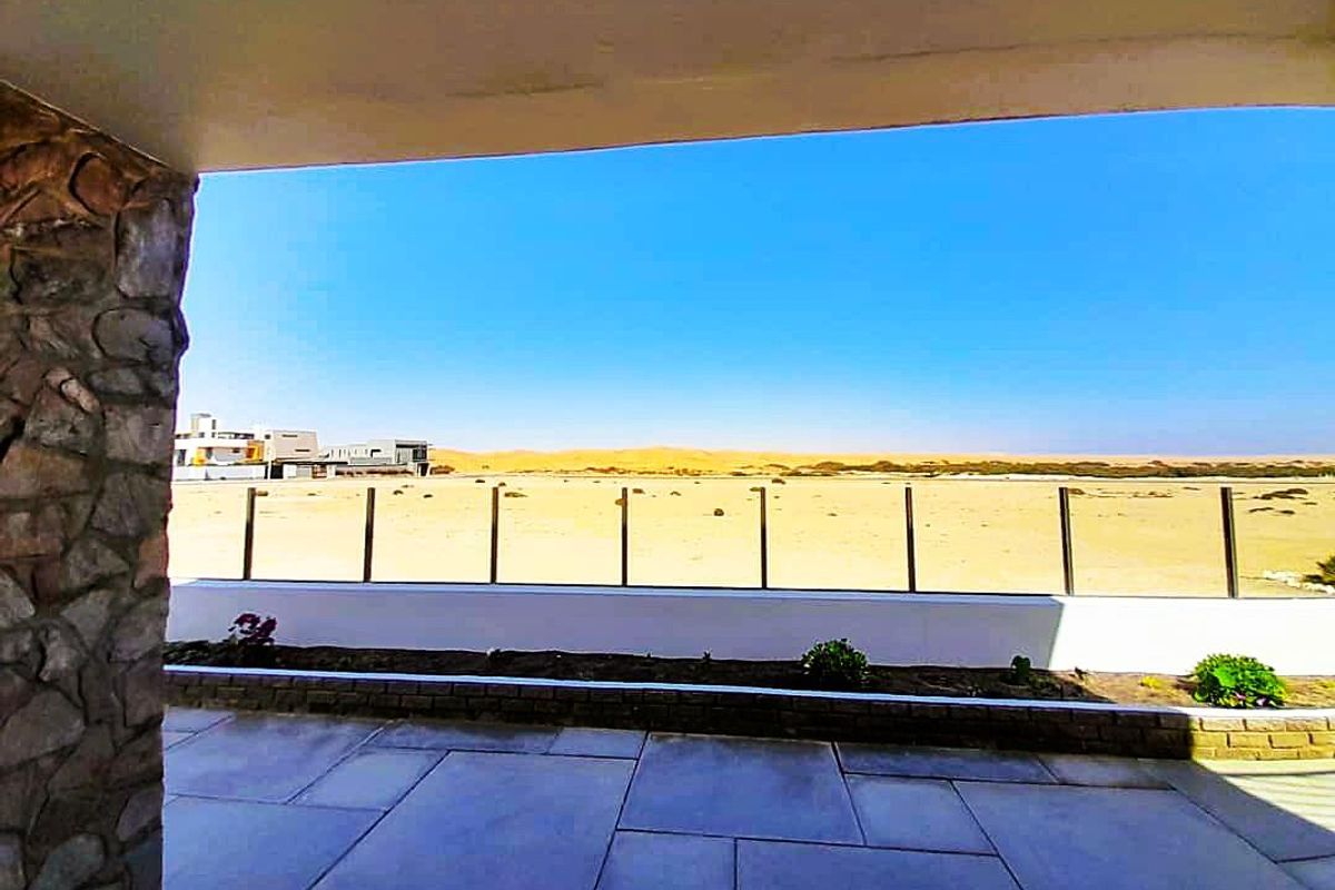 DUNEVIEW MANSION IN PERFECT AREA WITH UNINTERUPTED DUNEVIEWS!! - Photo 2