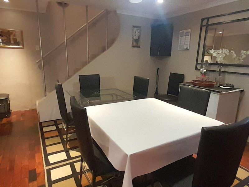 Sunford 4-Bedroom Haven: Perfect for Modern Family Living - Photo 4