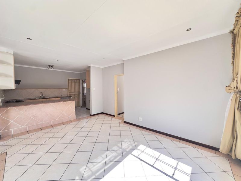 3 Bedroom Townhouse with Private Garden - Photo 9