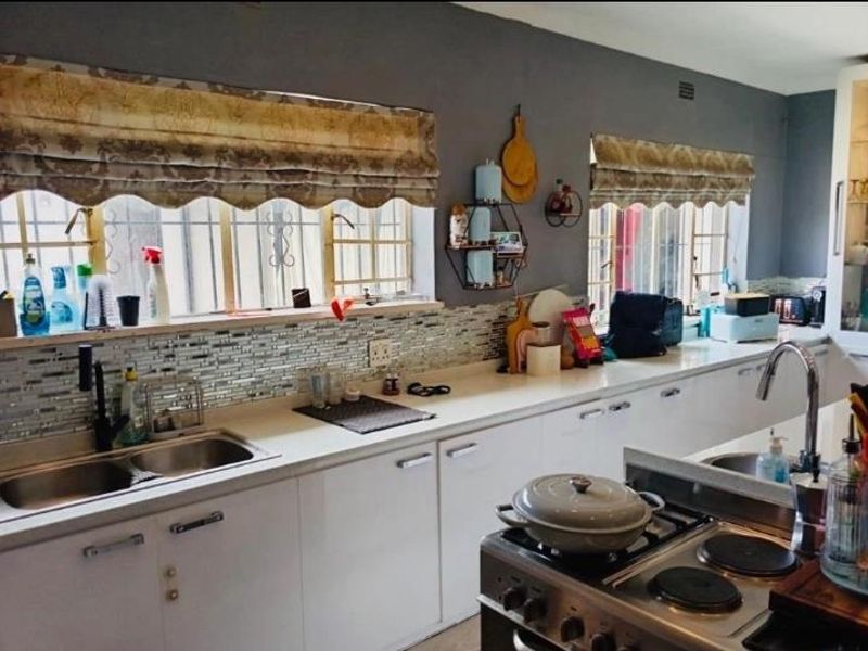 4 Bedroom House for Sale in Rewlatch Johannesburg - Photo 7