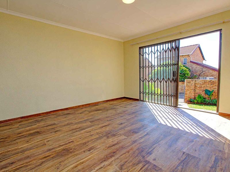 Bright Newly Painted Home with New Laminated Floors! - Photo 6