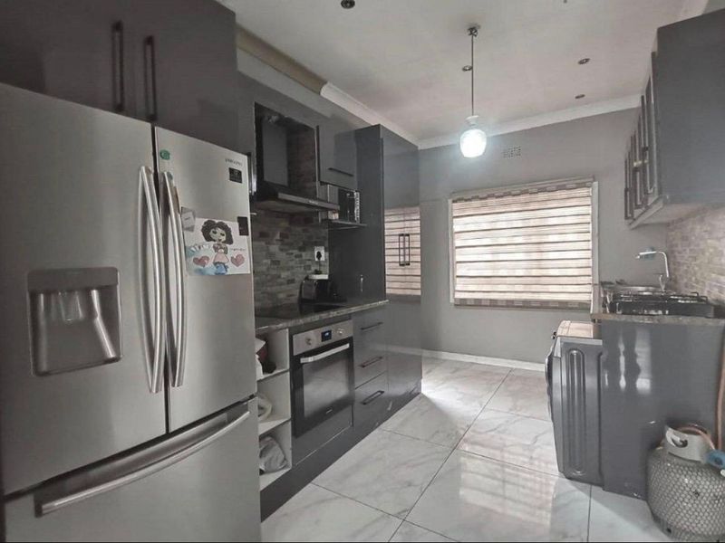 Stunning Apartment in Safe Area! - Photo 3