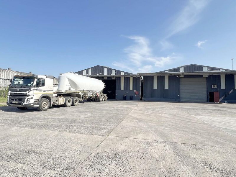 LARGE WAREHOUSE FOR SALE WITH YARD CLOSE TO FREEWAY - Photo 3