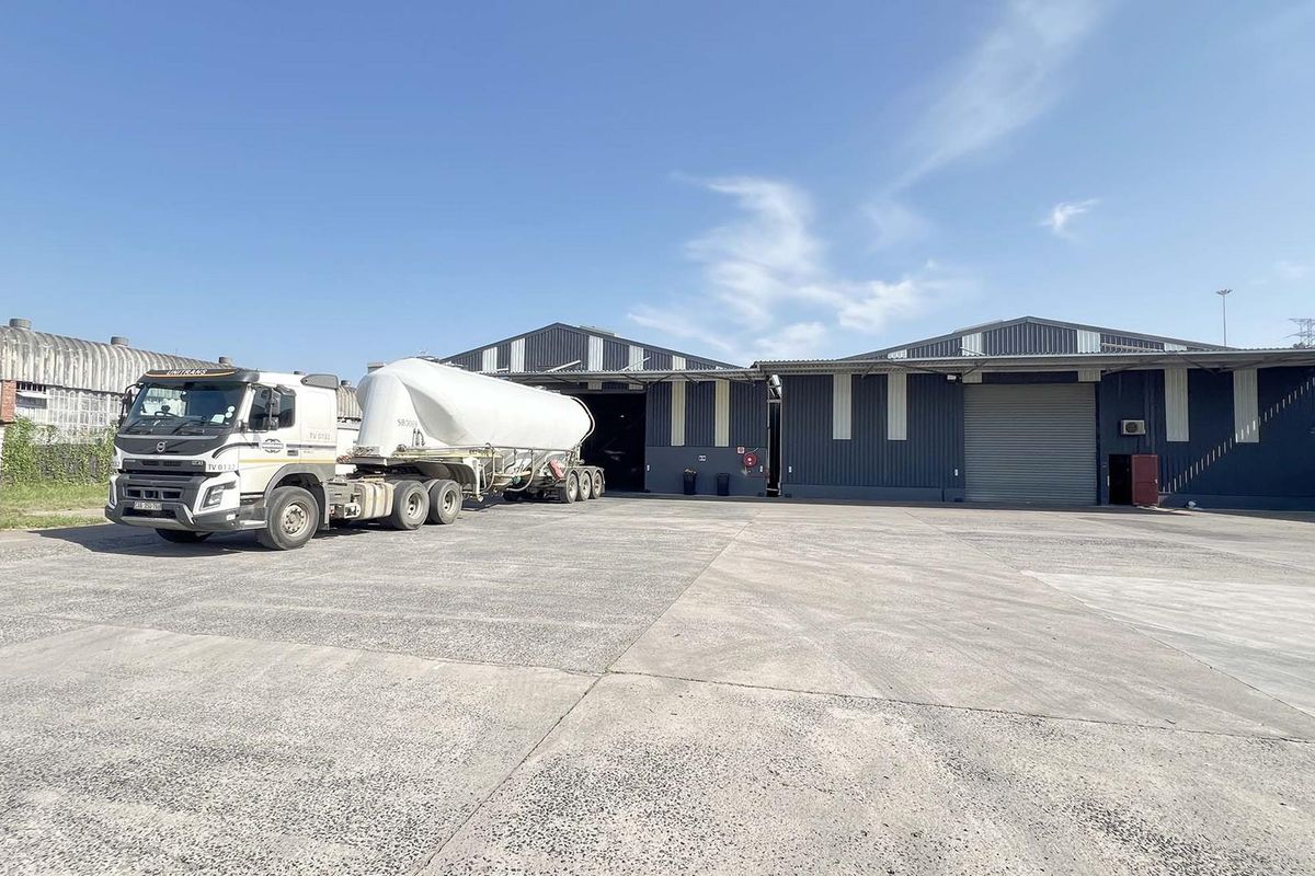 LARGE WAREHOUSE FOR SALE WITH YARD CLOSE TO FREEWAY - Photo 3