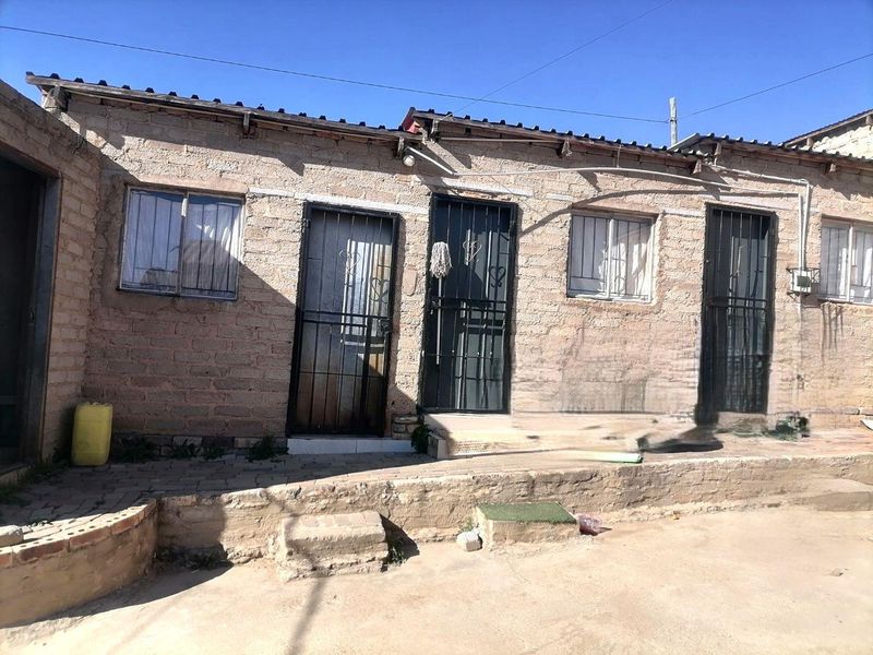 8 Bedroom House for Sale in Cosmo City - Photo 2