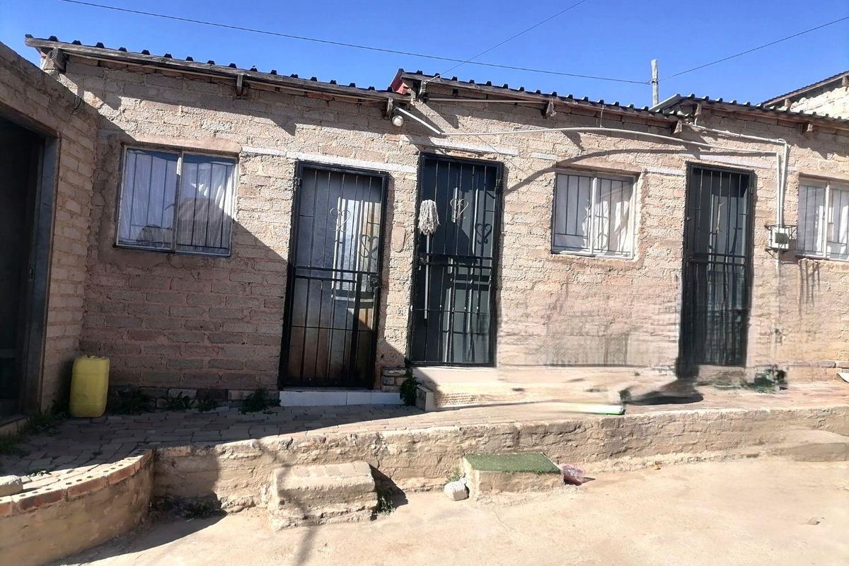 8 Bedroom House for Sale in Cosmo City - Photo 2