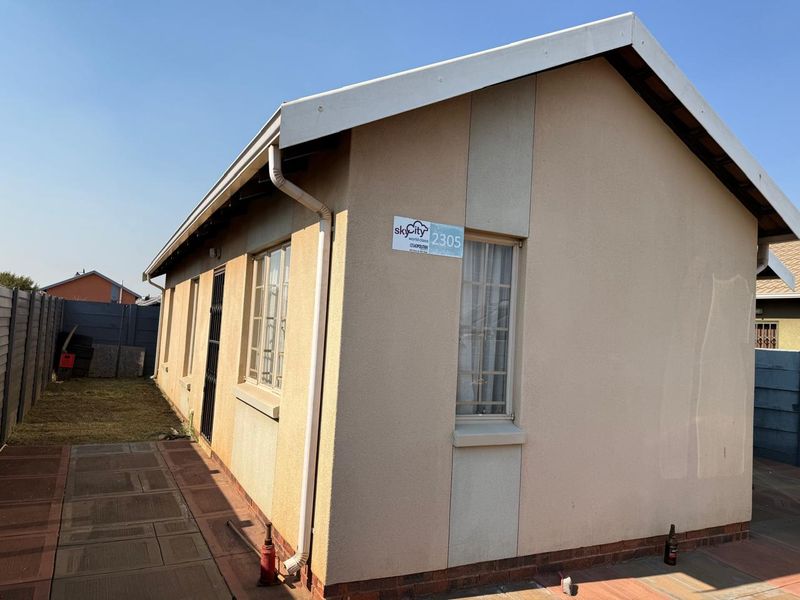 3 bed for sale in skycity - Photo 2