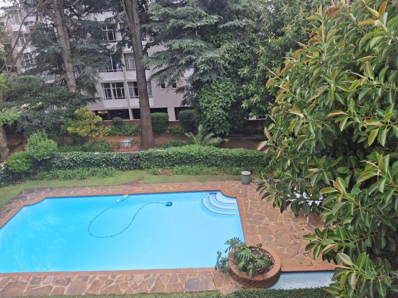 A BEAUTIFULLY FURNISHED TWO BEDROOM PET FRIENDLY APARTMENT - Photo 2