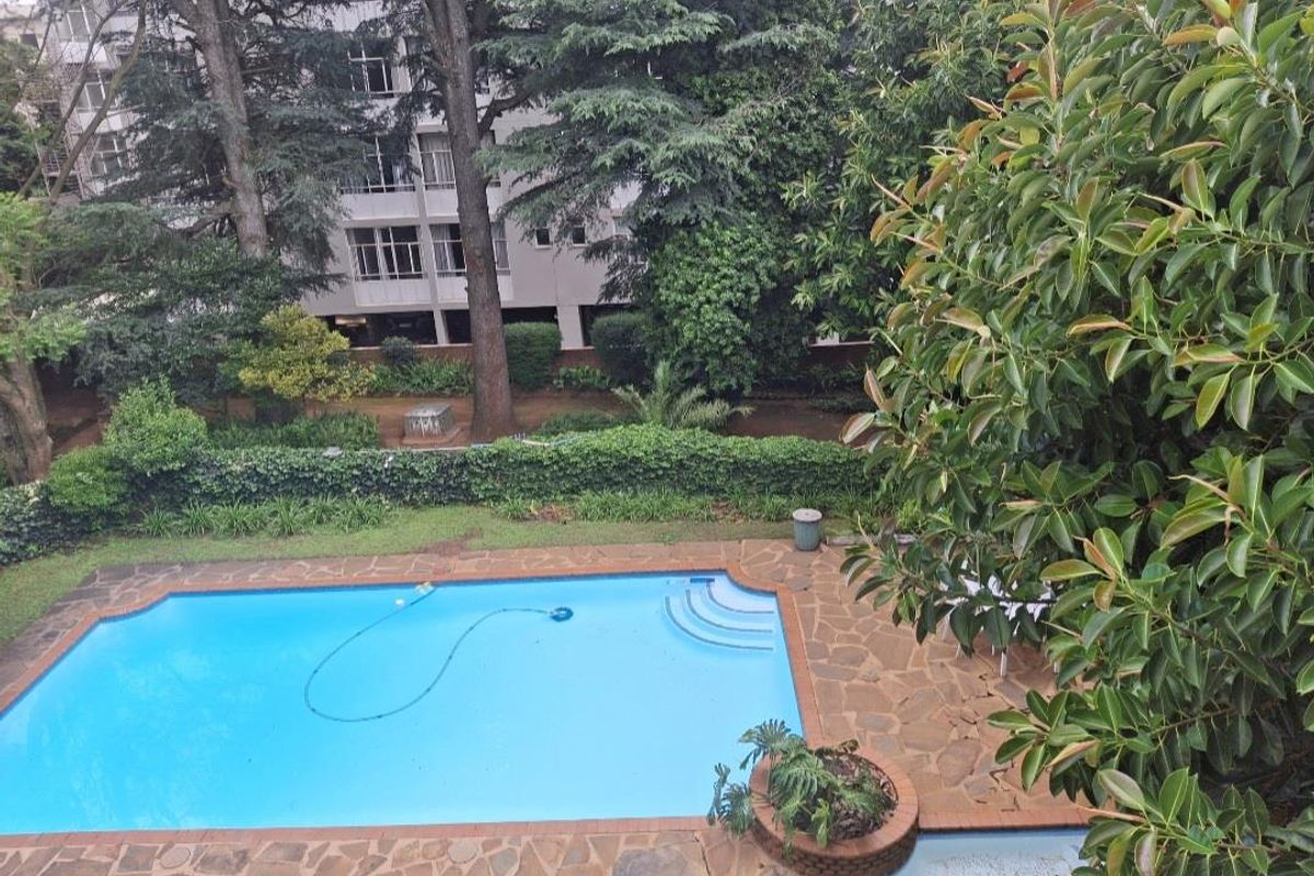 A BEAUTIFULLY FURNISHED TWO BEDROOM PET FRIENDLY APARTMENT - Photo 2