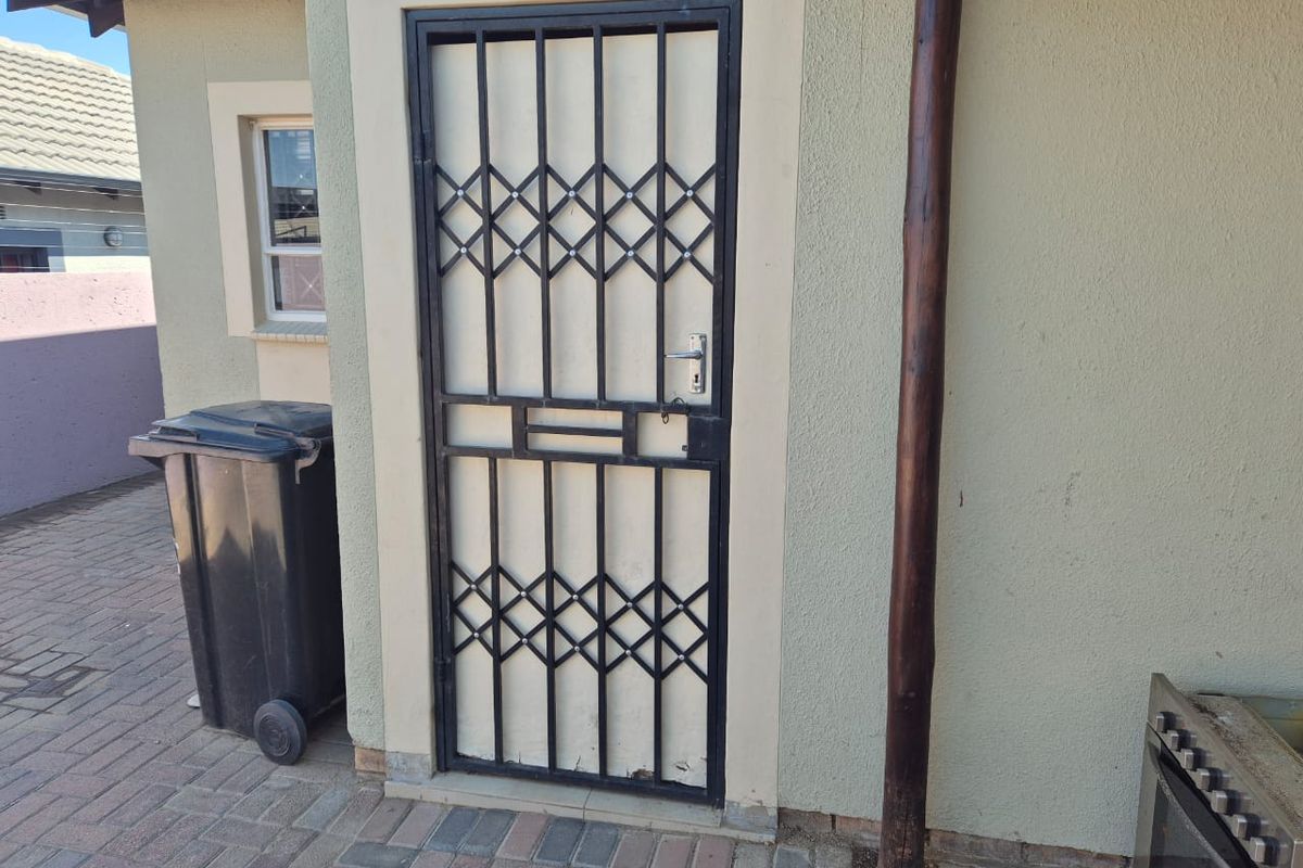 Riverside View - Family Home R 1 085 000! - Photo 3
