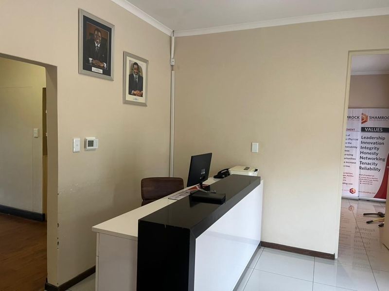 Office space for rent in Windhoek West - Photo 6