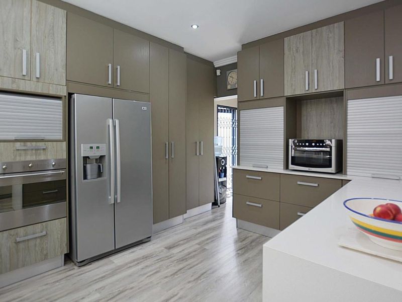 Exceptional 5-Bedroom Home with Versatile Studio in Flamingo Vlei - Photo 6