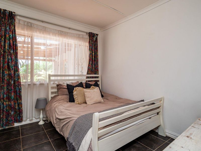 VERSATILE FAMILY LIVING WITH INCOME POTENTIAL IN A PRIME LOCATION - Photo 8