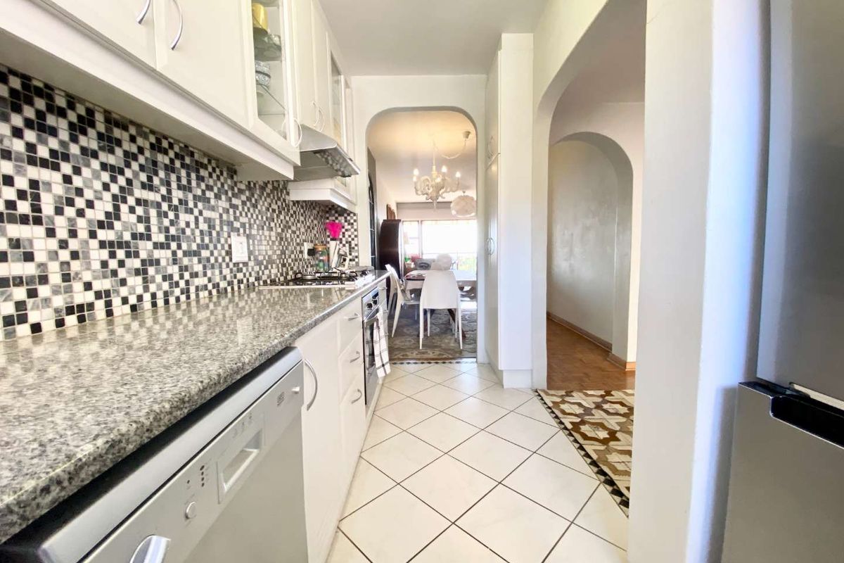 Hendra Estates - Stunning Front Sea-Facing Triplex For Rent On Umhlanga Beachfront - Photo 4