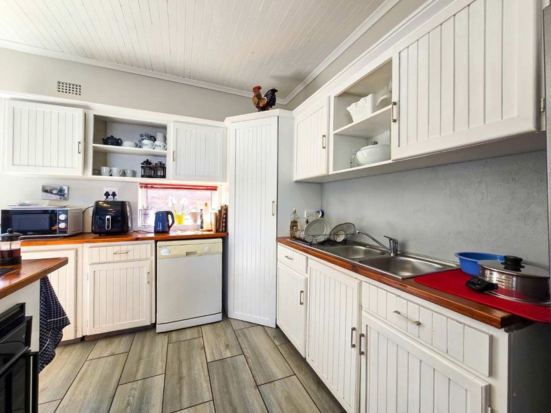 Family living with breathtaking sea views. - Photo 7