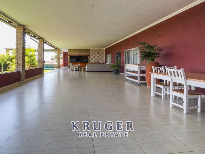 🏡 Exclusive Modern Home for Sale - Photo 9