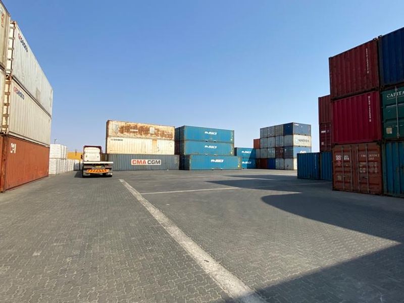 Walvis Bay harbour - Industrial facility with office building and 5 Warehouses - Photo 4