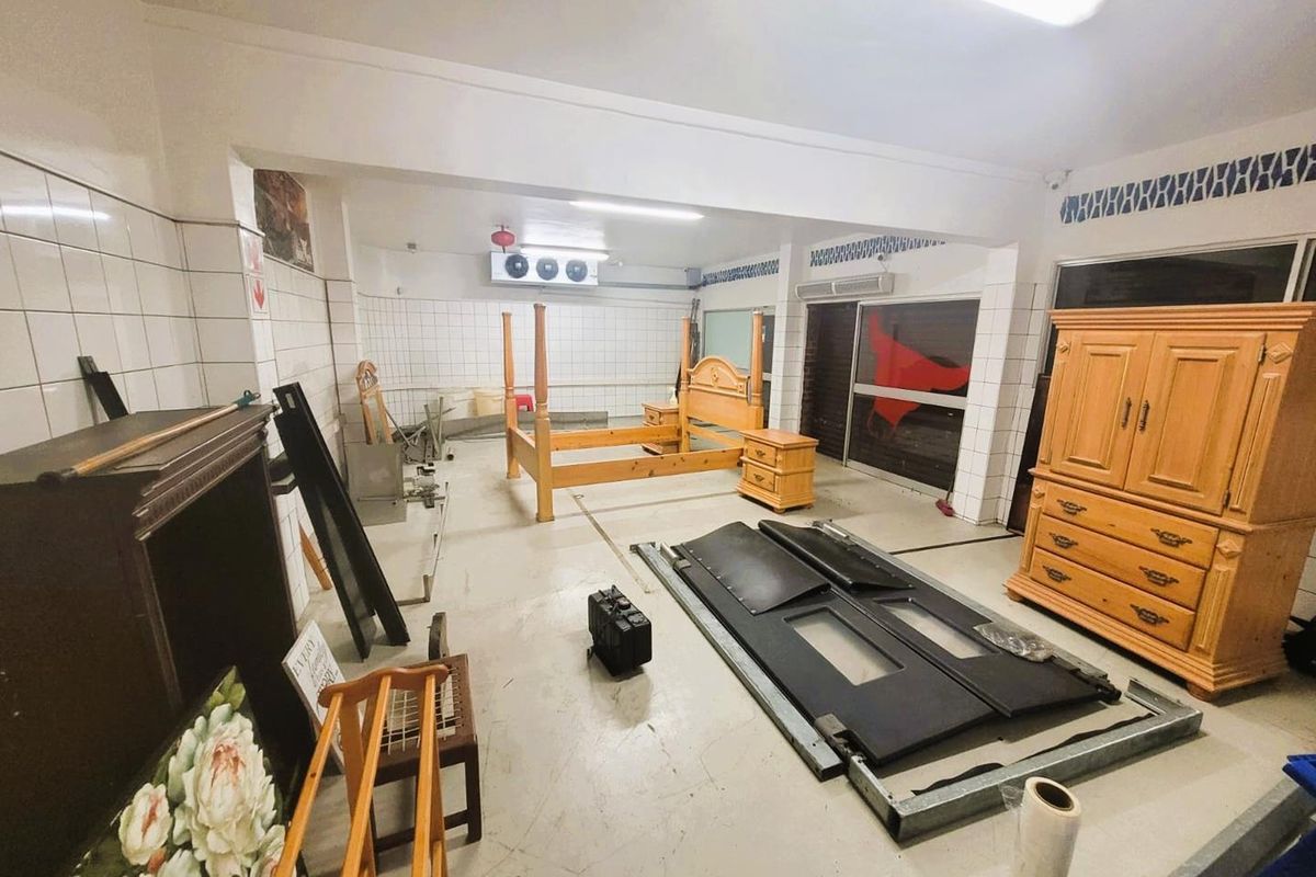 **Versatile Commercial Property -400m2 Warehouse For Sale in Umbilo** - Photo 4