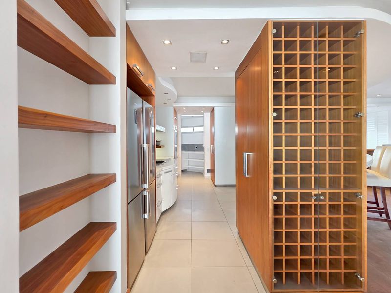 Elegant Coastal Living in the heart of Sea Point - Photo 9