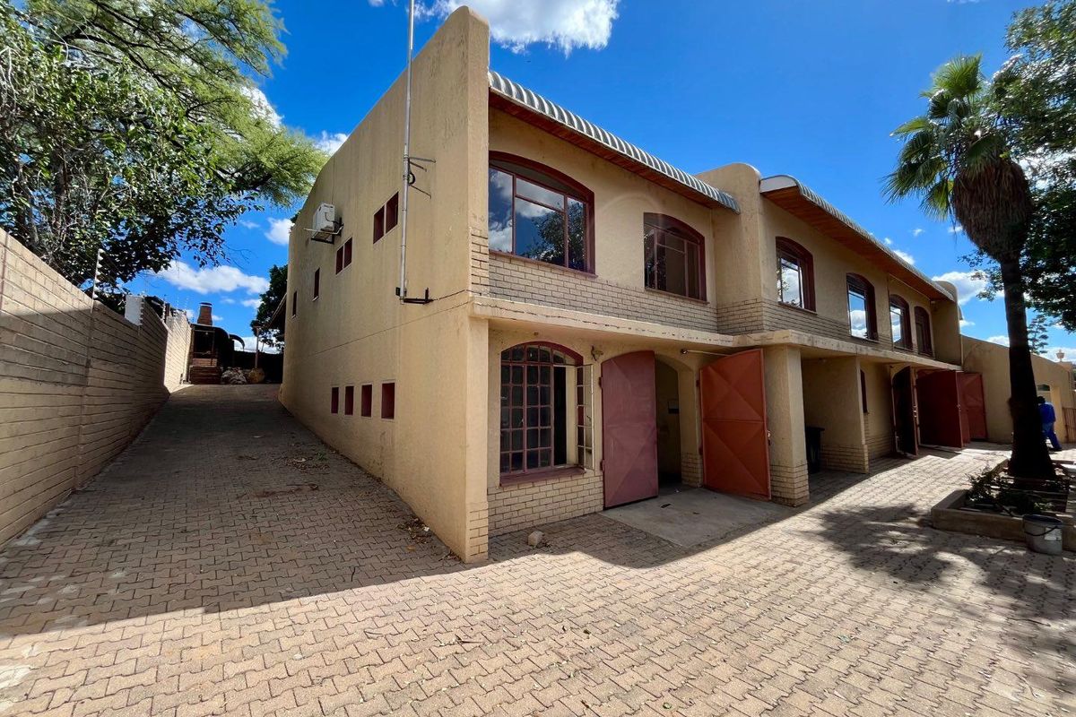 House for Sale in Okahandja – Spacious 4 Bedroom Home with Garages | N$2,000,000 - Photo 2