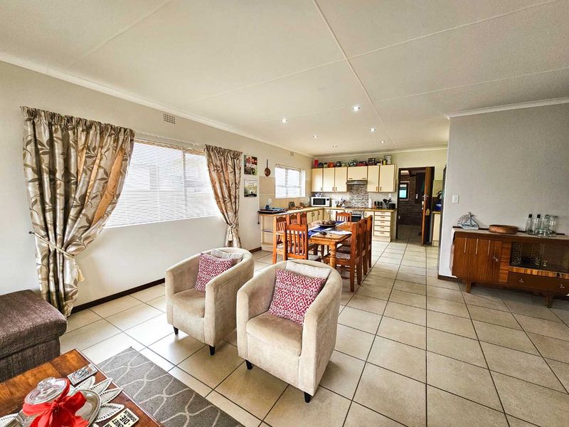 Neat family home with bachelor flat for sale in Stilbaai Wes. - Photo 6