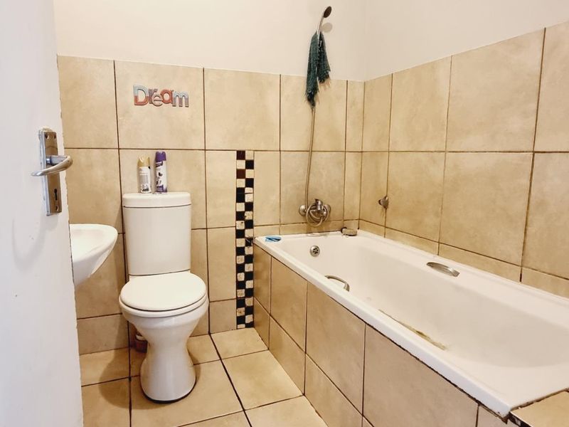 Okuryangava flat Omungeindi court - Photo 5