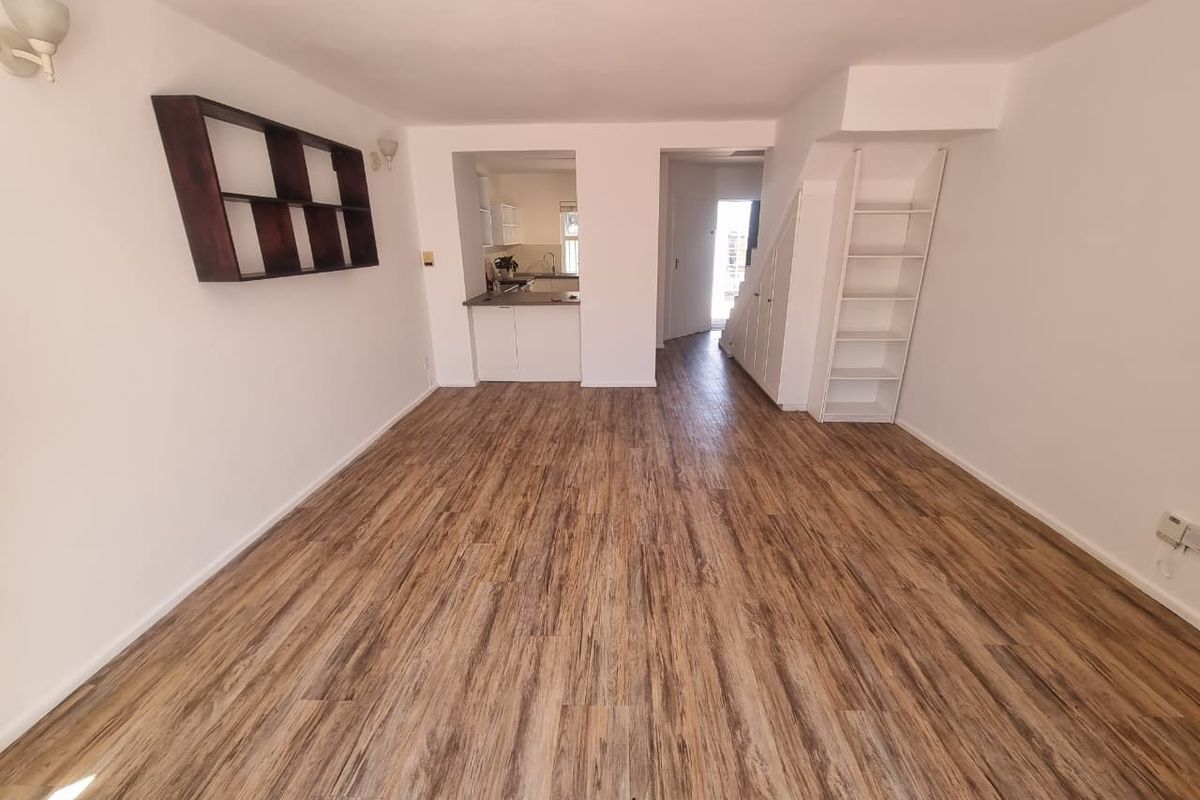 Semi-furnished Two-Bedroom Townhouse with Courtyard and Garage in Sought-After Claremont Upper! - Photo 4