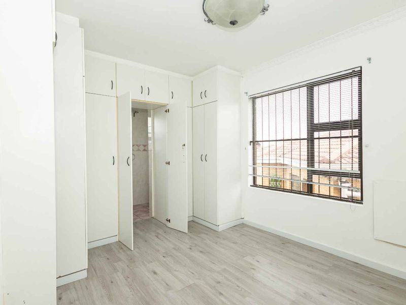 Space, Style, and Comfort - Photo 10