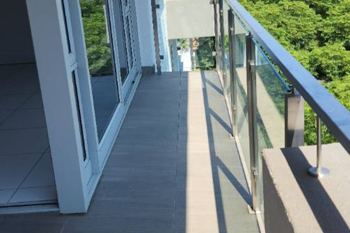 SOPHISTICATED 2 BED APARTMENT IN THIS STUNNING COMPLEX - Photo 5