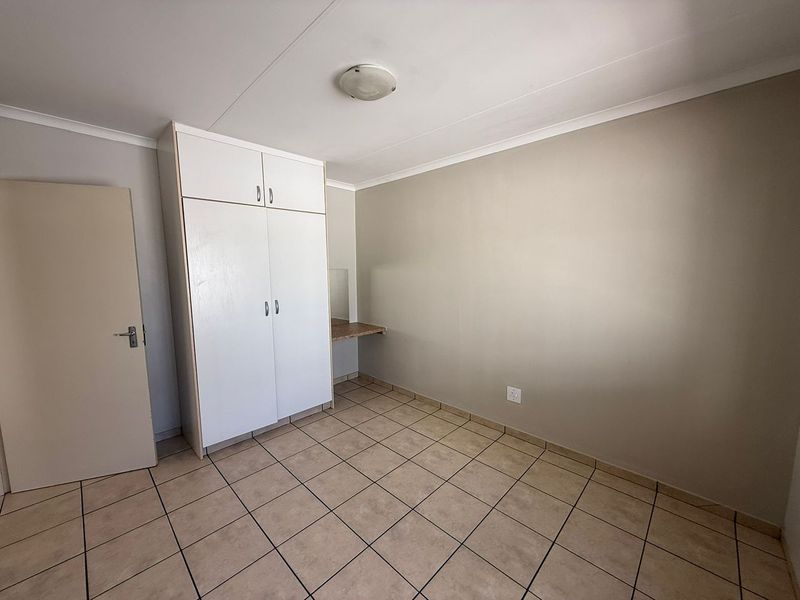 2 Bedroom Townhouse For Sale in Pionierspark Ext 1 - Photo 6