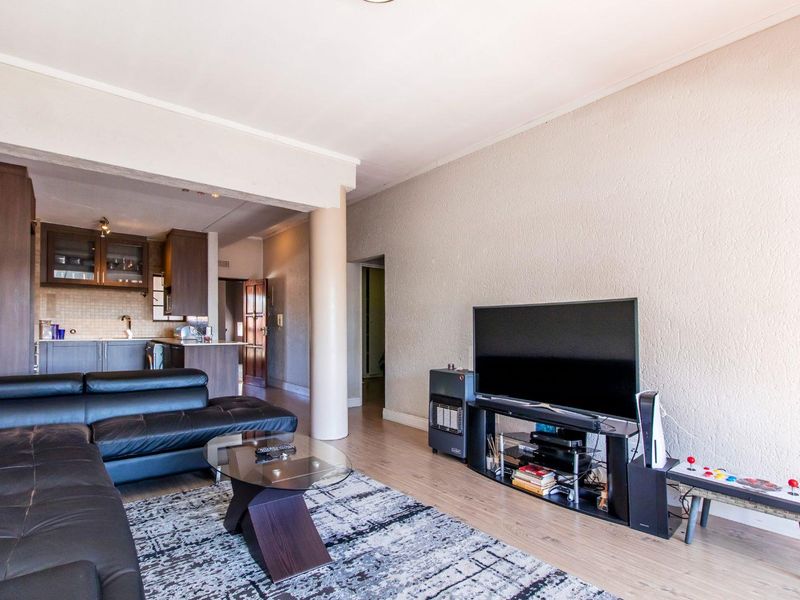 BRILLIANTLY PRICED 2 BED APARTMENT - Photo 4