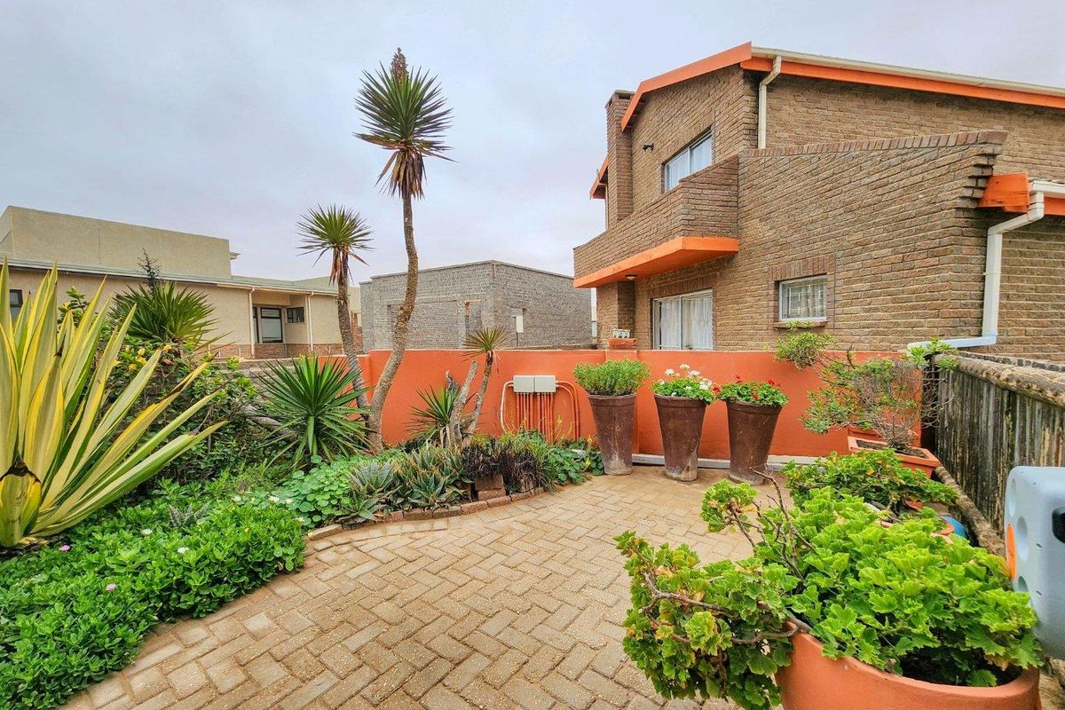 Ext 3 (North Dune), Henties Bay:  Beachfront Townhouse WITH FLAT is for sale - Photo 3