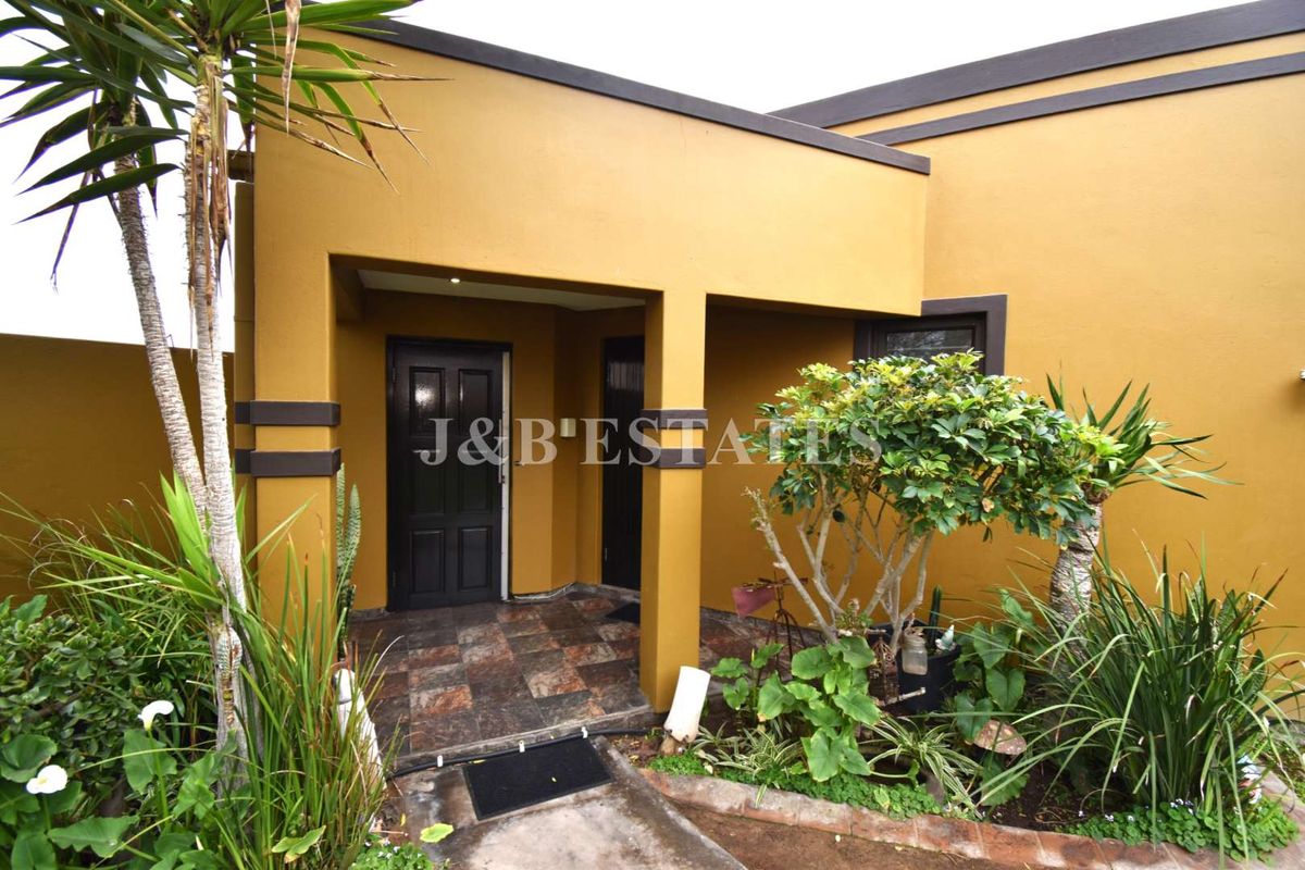 Stunning House Close To The Golfcourse - Photo 3