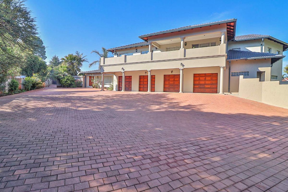 4 FOR THE PRICE OF 1  PLUS A STAND - Photo 2