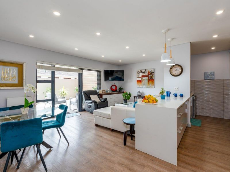 Luxurious 3 Bedroom Apartment with North-West Mountain Views. - Photo 8