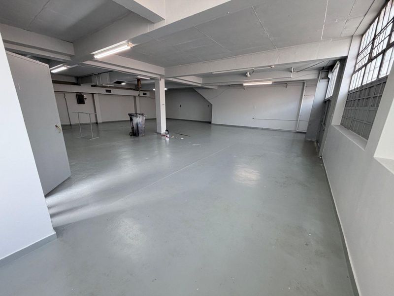 Ideal Corner Unit for Workshop or Storage - Photo 8