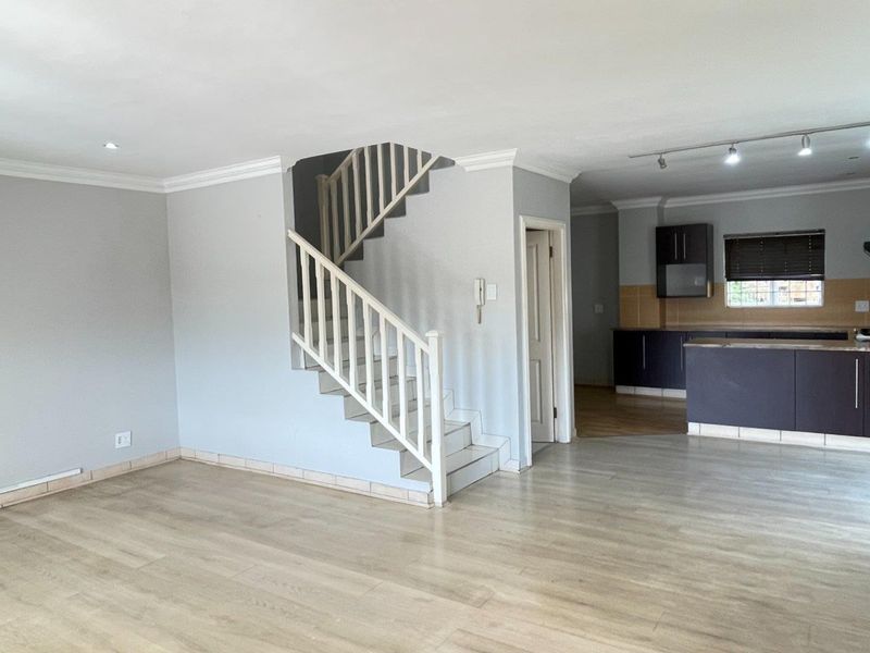 Modern 3 Bedroom Duplex To Let in Secure Mount Edgecombe Estate - Photo 9
