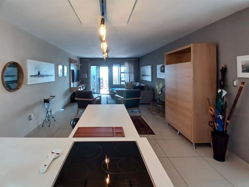 Modern 2-Bedroom Townhouse with Spectacular Views in Northcliff - Photo 10