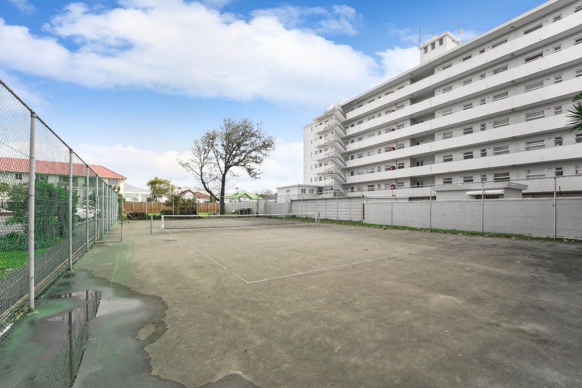 Spacious 3-Bedroom Apartment in Prime Location - Photo 4