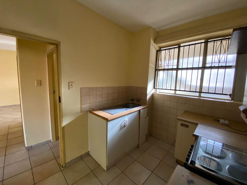 Discover Your New Home: Spacious 1.5 Bedroom Apartment - Photo 4