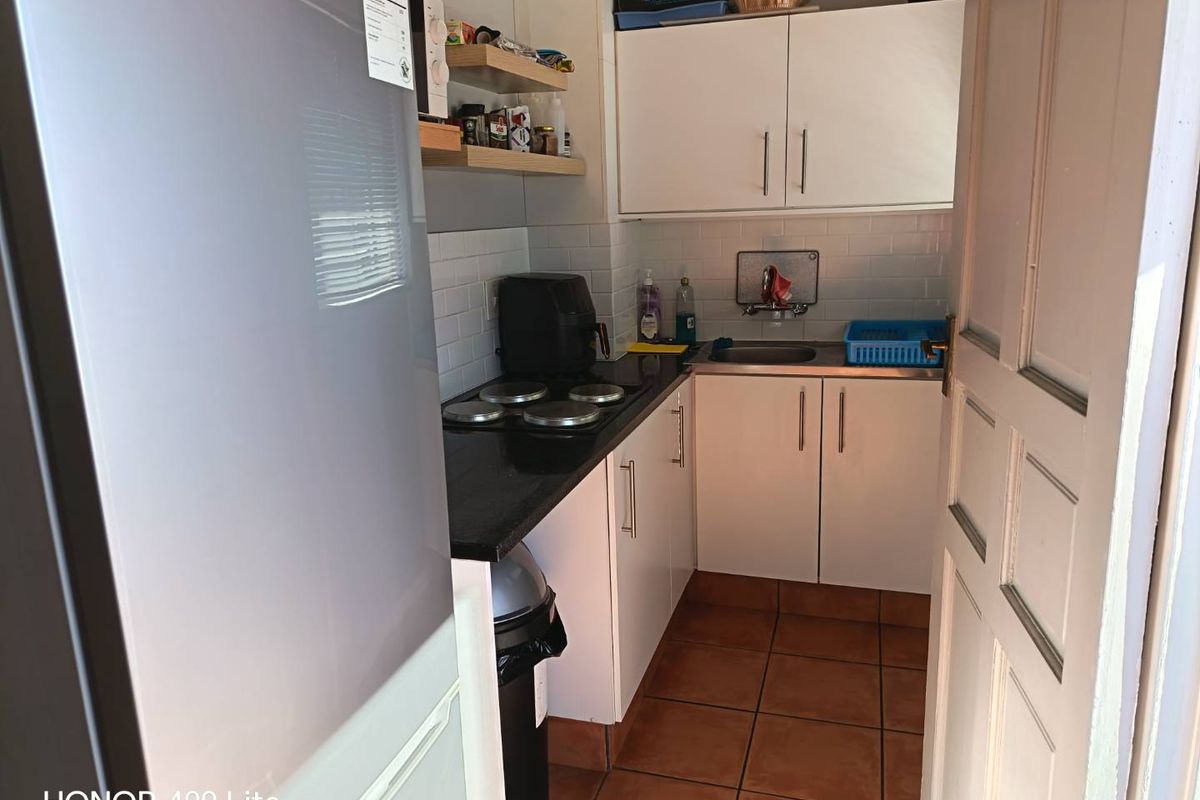 2 Bedroom Apartment in Stellenbosch - Photo 3