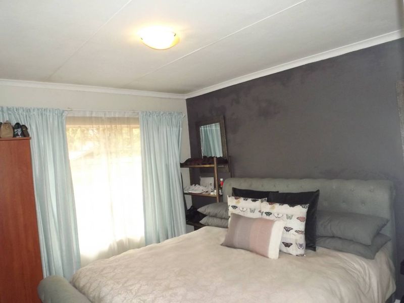 Perfect Family Living: Spacious 3-Bed Townhouse Awaits - Photo 9